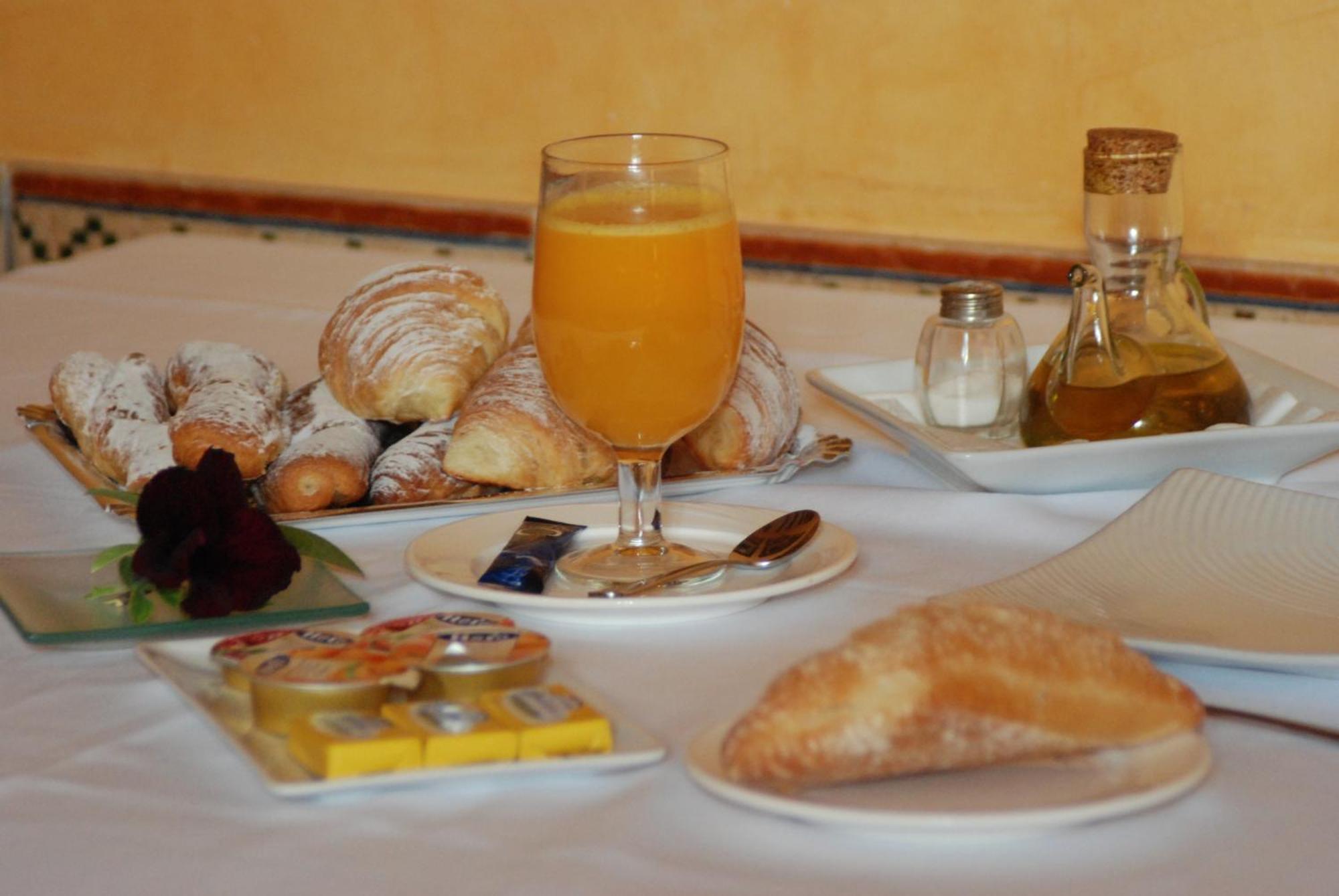 L'Agora Hotel Бокарент Екстериор снимка